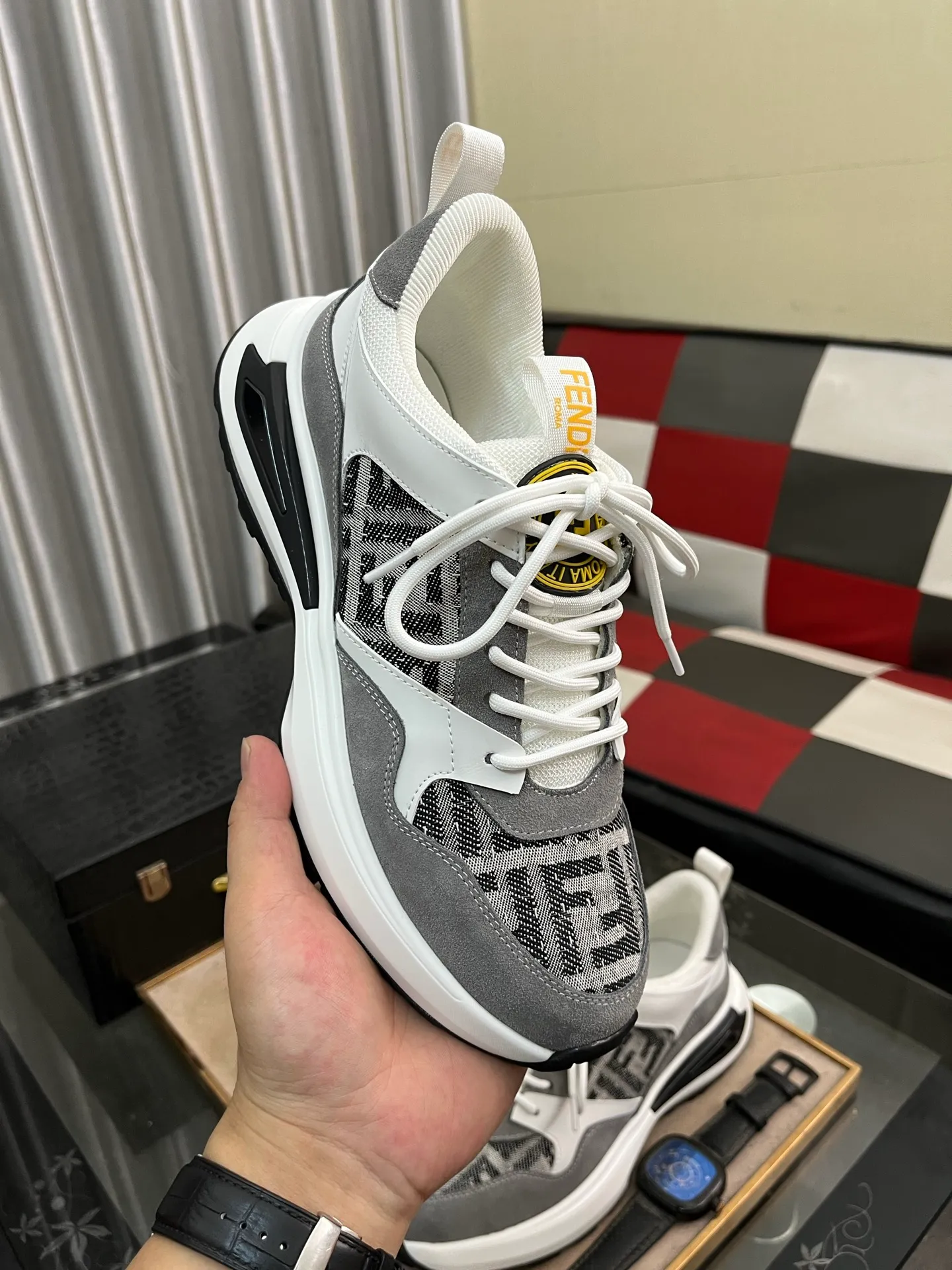Men's shoes 💰458⌚️⌚️FENDI "FENDI" Regular size: 38-44 (casual shoes) Product materials: Selected cowhide upper, soft sheepskin lining; original outsole. 6️⃣colors available